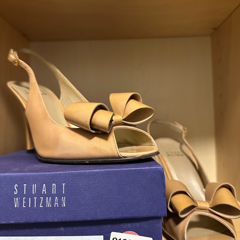 Stuart Weitzman Tan Heels with Bow Detail - Picture 7 of 9